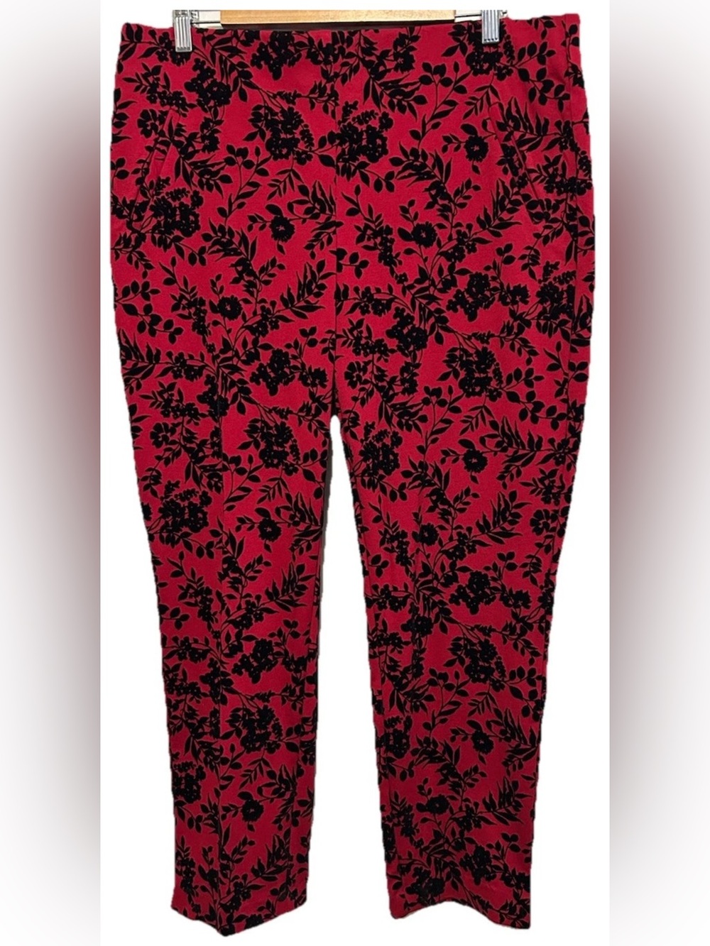 Chico’s Pants 2 Fabulously Slimming Ankle Pull On Red Black Velvet Floral Ponte